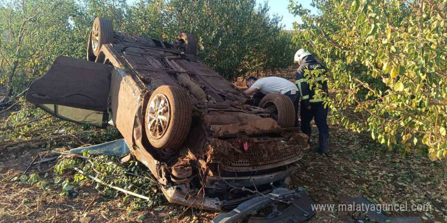 Kırıkhan’da meyve bahçesine uçan otomobilin sürücüsü yaralandı