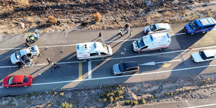 Kırıkkale’de feci kaza: Anne ve oğul hayatını kaybetti, 3 kişi yaralandı