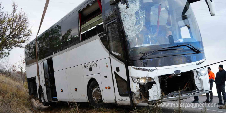 Kırıkkale’de otobüs yan yattı: 30 kişi yara almadan kurtuldu