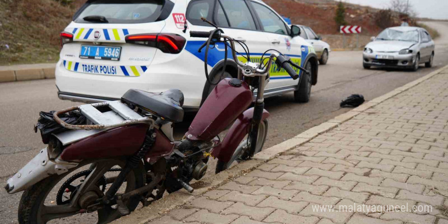 Kırıkkale’de otomobil ile motosiklet çarpıştı: 2 yaralı