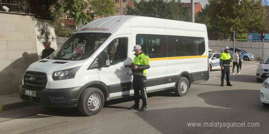 Kırıkkale’de polis ekipleri okul çevrelerinde denetimlerini sürdürüyor