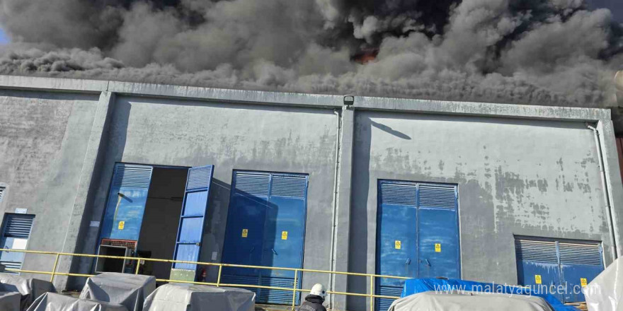 Kırklareli’nde oyuncak fabrikası yangını 4 saattir devam ediyor