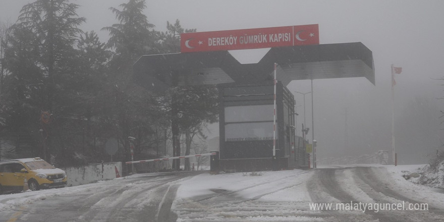 Kırklareli’nin yüksek kesimlerinde kar yağışı etkili oluyor