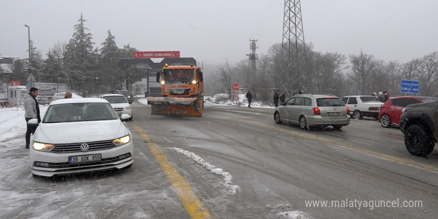 Kırklareli’nin yüksek kesimlerinde kar yağışı etkili oluyor