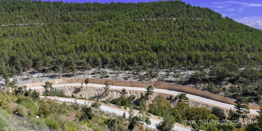 Kırsal mahallelerde yol genişletme çalışmaları sürüyor