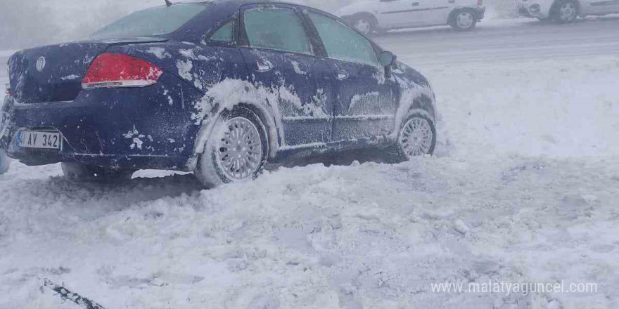 Kırşehir’de kar yağışı kazalara neden oldu