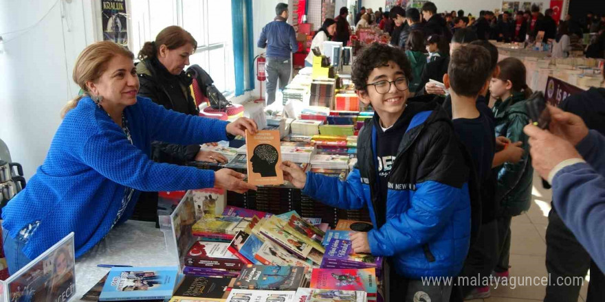 Kitap ve edebiyat günleri başladı: 25 bin ziyaretçi bekleniyor