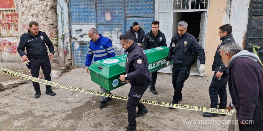 Kız kardeşi ablasını tabancayla öldürülmüş halde buldu