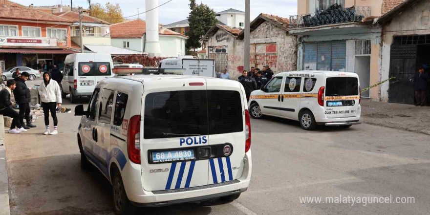 Kız kardeşi ablasını tabancayla öldürülmüş halde buldu