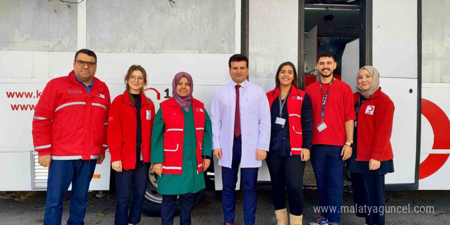 Kızılay Haftası’nda Yedikule’de kan bağışı seferberliği: “Kan acil değil sürekli bir ihtiyaç”