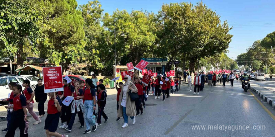 Kızılay Manisa’da sağlıklı yaşam için yürüdü