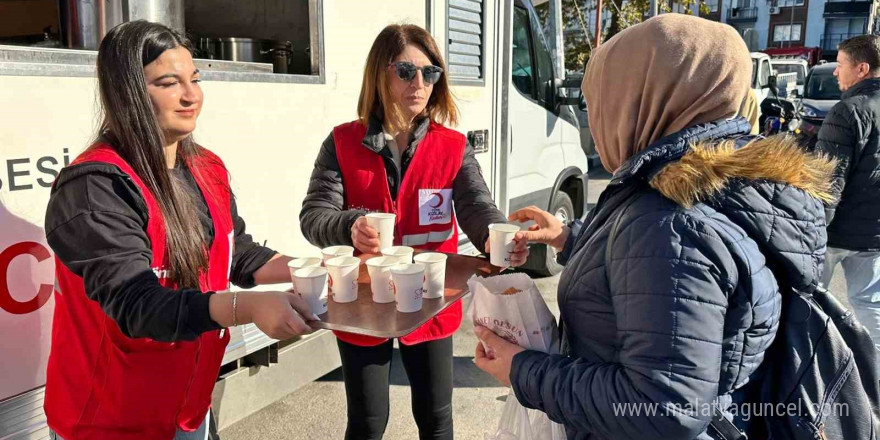 Kızılay’dan esnafa mesir macunlu süt ikramı