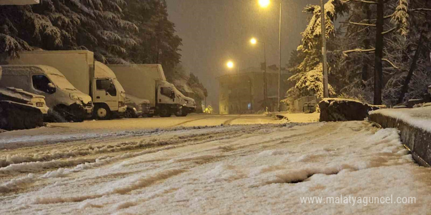 Kızılcahamam’da kar keyfi