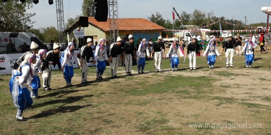 Kızılcıkdere 4. Bağ Bozumu etkinlikleri renkli görüntülere sahne oldu