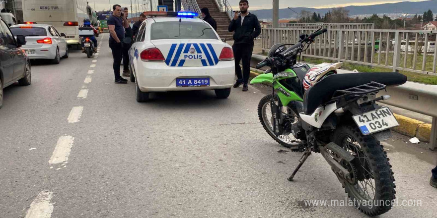 Kocaeli’de 4 aracın karıştığı kazada 2 motosiklet sürücüsü yaralandı