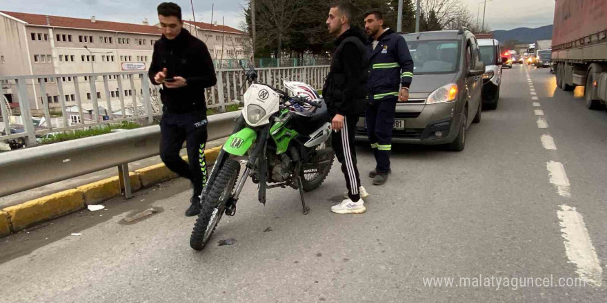 Kocaeli’de 4 aracın karıştığı kazada 2 motosiklet sürücüsü yaralandı