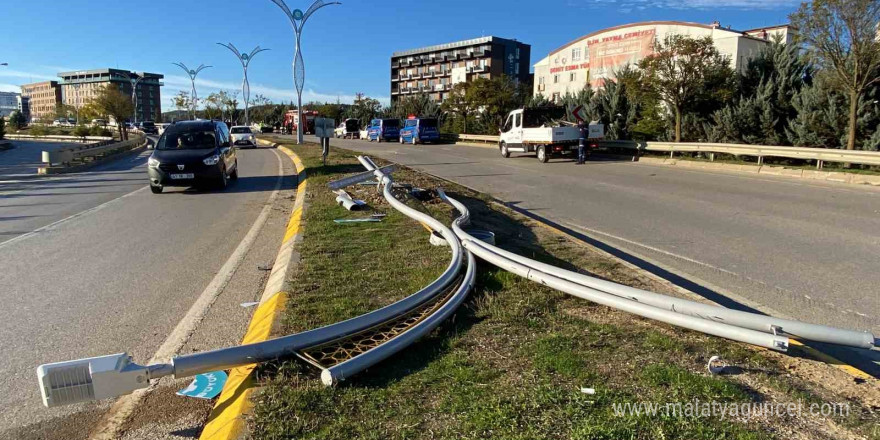 Kocaeli’de direğe çarpan jandarma aracı takla attı: 2 jandarma yaralı