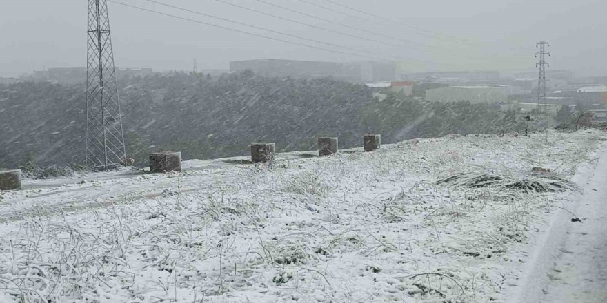 Kocaeli’nin yüksek kesimleri beyaza büründü