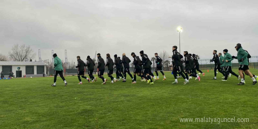 Kocaelispor’un yeni transferi Samet Yalçın ilk idmanına çıktı