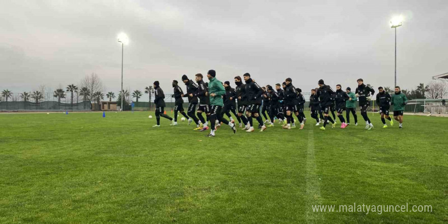 Kocaelispor’un yeni transferi Samet Yalçın ilk idmanına çıktı