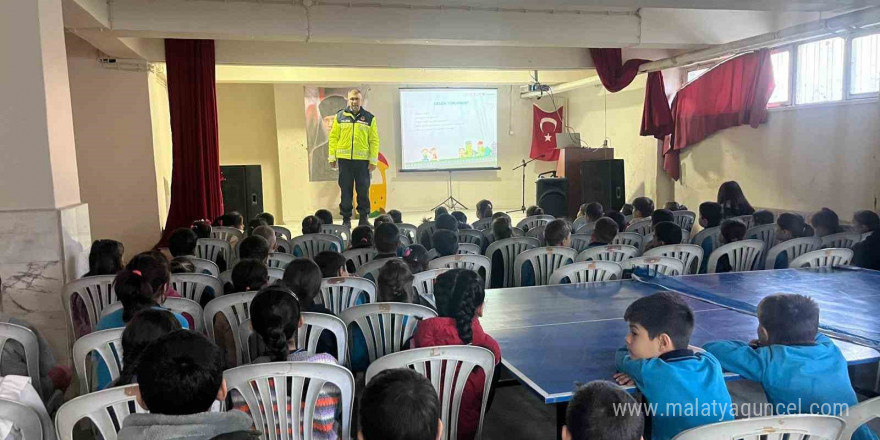 Koçarlı’da 86 öğrenciye trafik eğitimi verildi