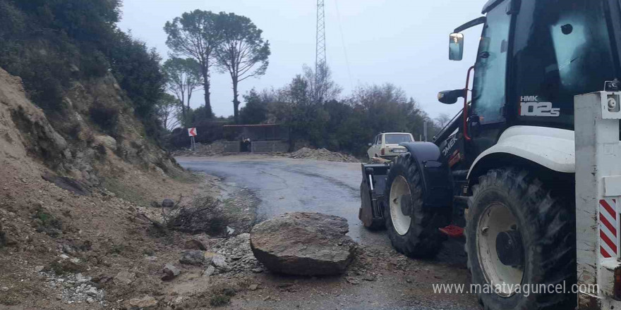 Koçarlı’da aşırı yağışlarla ulaşıma kapanan yol açıldı