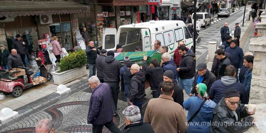 Kocası tarafından balta ile öldürülen kadın son yolculuğuna uğurlandı