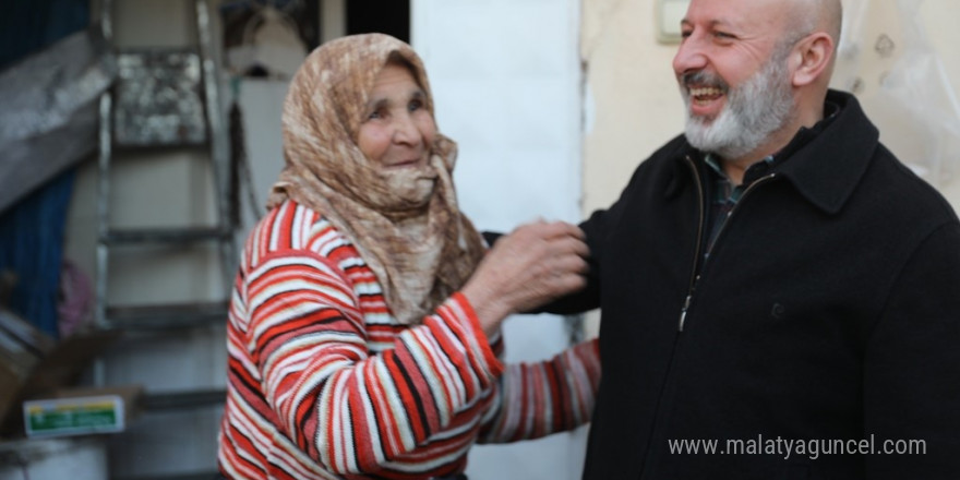 Kocasinan Belediyesi, asırlık Fatma Nine’ye evde sağlık hizmeti sağlıyor