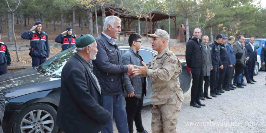 Komandolar Günyüzü ilçesinde arama tarama faaliyeti gerçekleştirdi