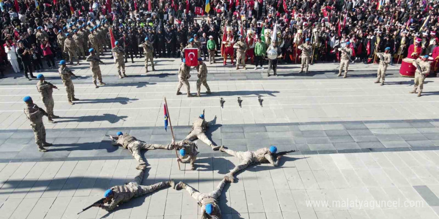 Komandolardan nefes kesen Cumhuriyet Bayramı gösteri