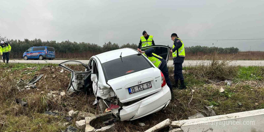 Kontrolden çıkan araç su kanallarını parçalayarak tarlaya uçtu: 2 yaralı