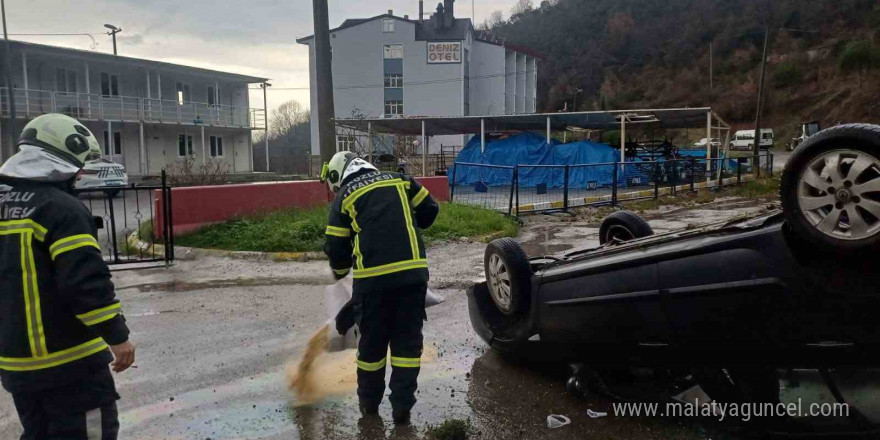 Kontrolden çıkan araç ters döndü