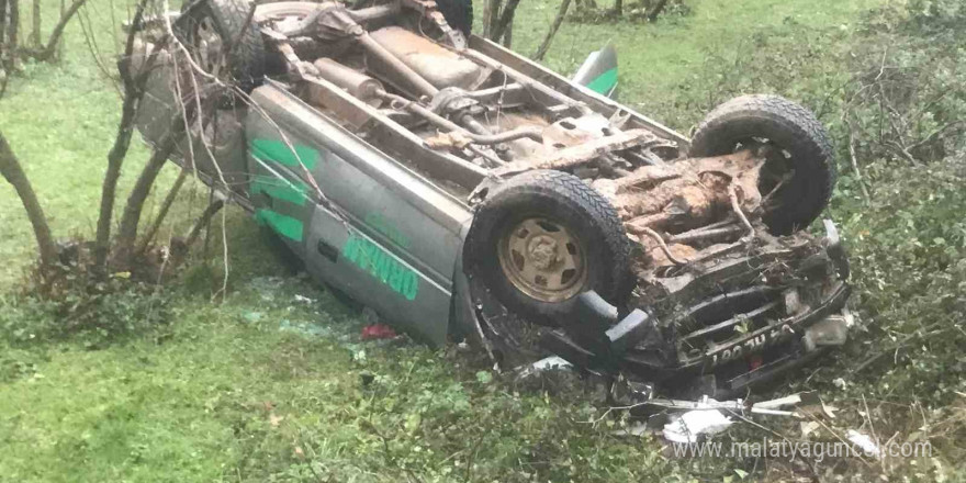 Kontrolden çıkan kamyonet tarlaya devrildi: 5 yaralı