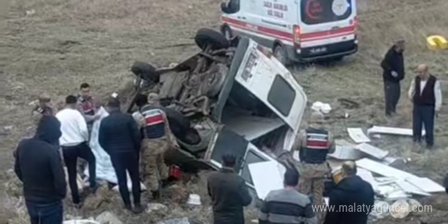 Kontrolden çıkan minibüs şarampole uçtu: 1 ölü, 3 yaralı