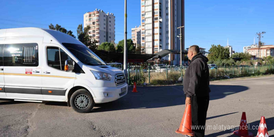 Konuşma zorluğu çeken babanın çocuklarını okutma azmi