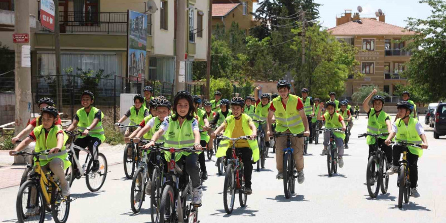 Konya Büyükşehir 'Güvenli Okul Yolları' projesiyle Türkiye’ye örnek oluyor