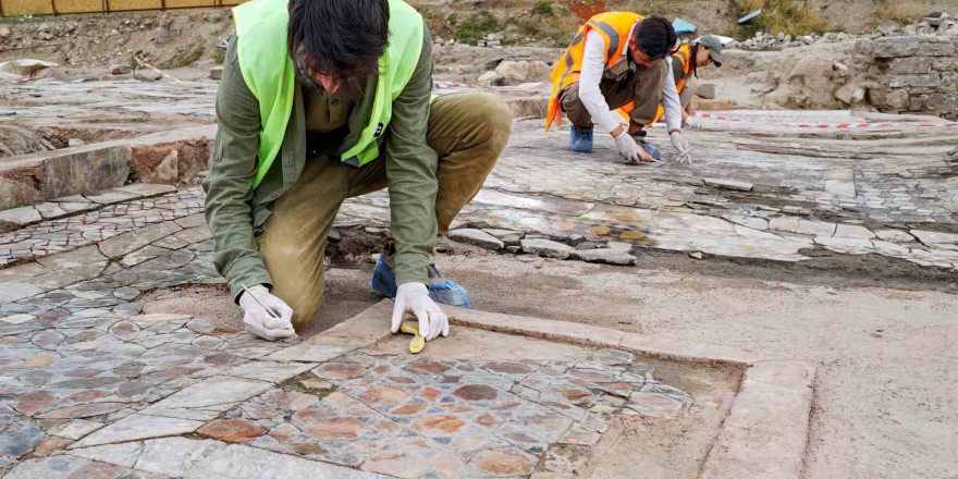 Konya merkezde gün yüzüne çıkarılan 5. yüzyıla ait mozaik ve eserler turizme kazandırılıyor