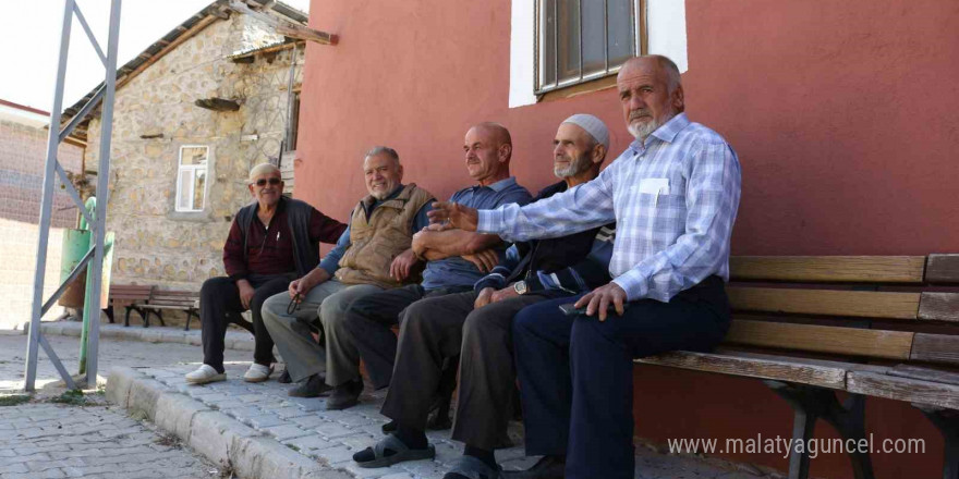 Konya’da 40 yıldır muhtarlık yapmanın gururunu yaşıyor