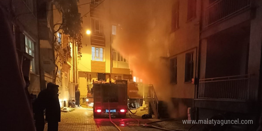 Konya’da apartmanda çıkan yangın itfaiye ekipleri tarafından söndürüldü