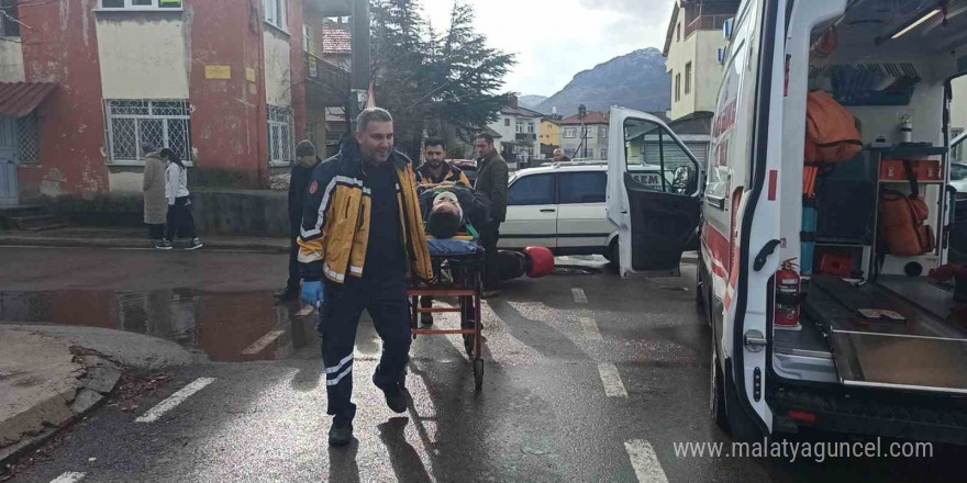 Konya’da elektrikli bisiklet ile otomobil çarpıştı: 1 yaralı