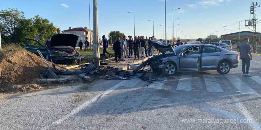 Konya’da iki otomobil çarpıştı: 4 yaralı