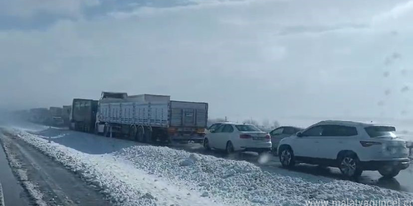 Konya’da kar, tipi ve buzlanma ulaşımı aksatıyor