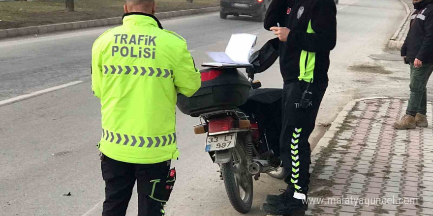 Konya’da motosiklet yayaya çarptı: 2 yaralı