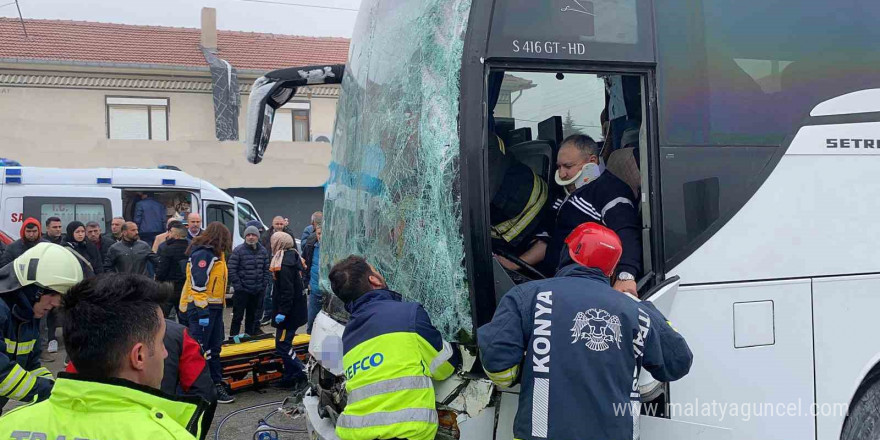 Konya’da otobüs ve otomobillerin de karıştığı 6 araçlı zincirleme kaza: 5 yaralı