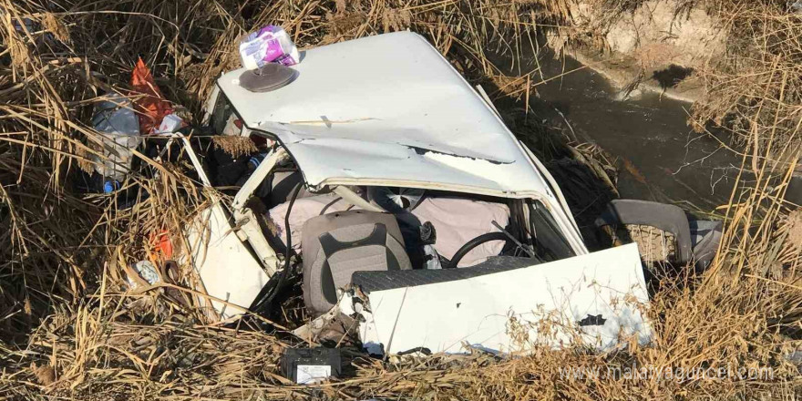 Konya’da otomobil atık su kanalına uçtu: 3 yaralı