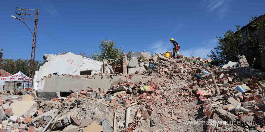 Konya’daki deprem tatbikatı gerçeğini aratmadı