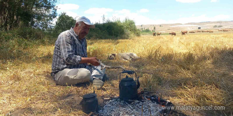 Kor ateşte demleniyor, kara demliğin tadını başkası vermiyor