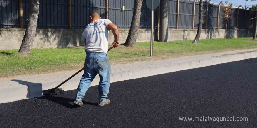 Körfez’de 1 günde 500 ton asfalt serildi