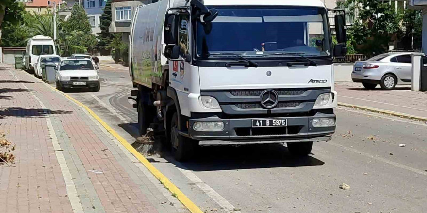 Körfez’de hummalı temizlik çalışması