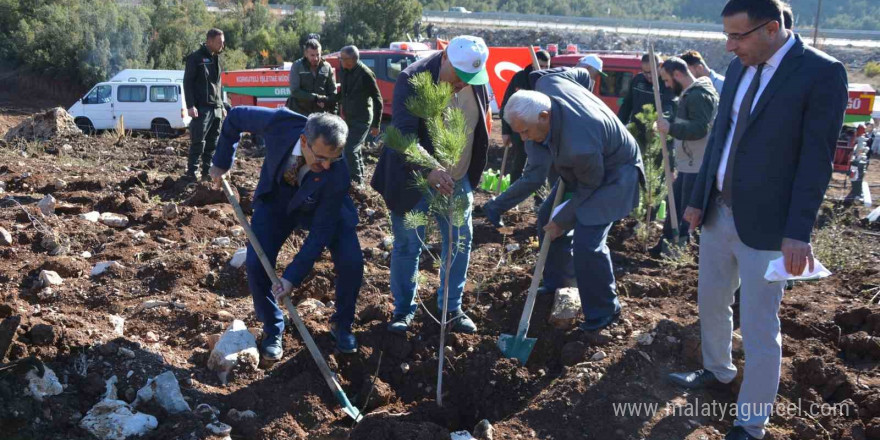 Korkuteli’nde 500 fidan toprakla buluştu